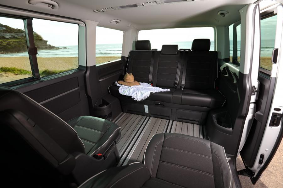 Интерьер Volkswagen Multivan Black Edition (T6) 2019 года  (AU) (фото 9 из 12)
